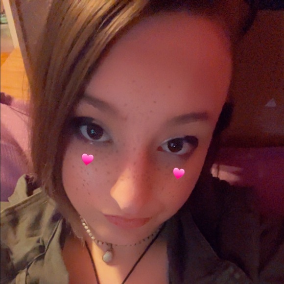 Meet your Posher, Alyssa - Picture 1 of 1